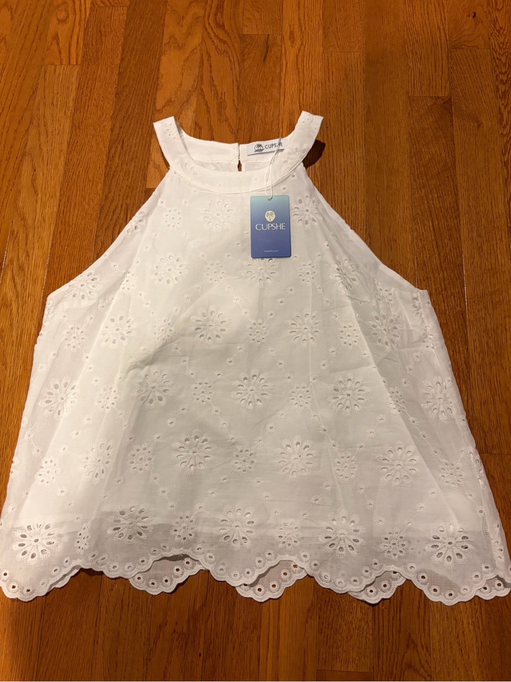 Cupshe White Eyelet Halter-Style women’s top, size medium, nwt